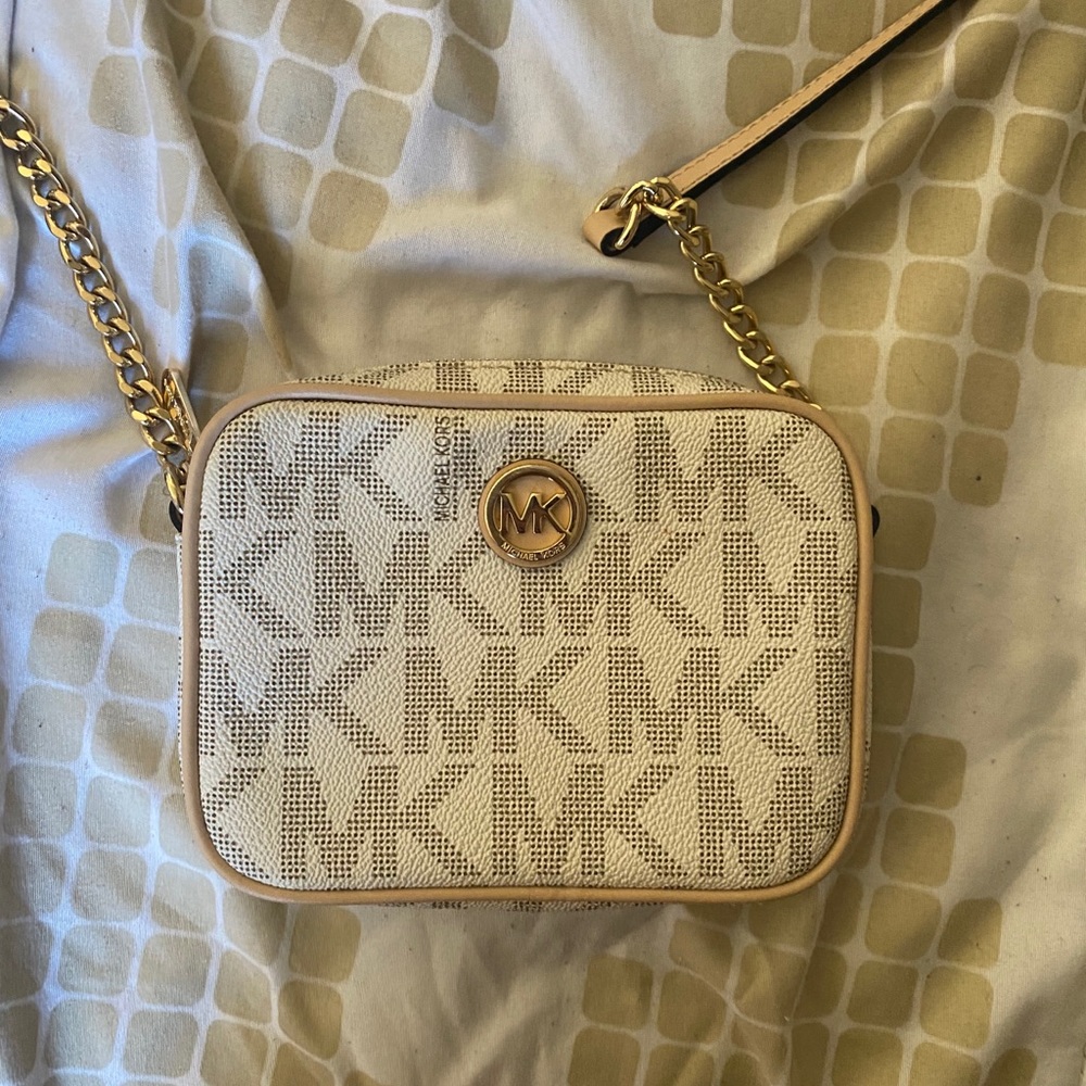 Micheal Kors purse